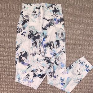 Athleta Salutation Stash Pocket Patterned Leggings (Small TALL)